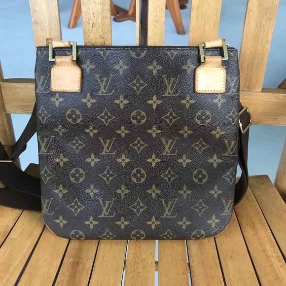 Authentic Louis vuitton bosphore croasbody bag - Picture 2 of 8